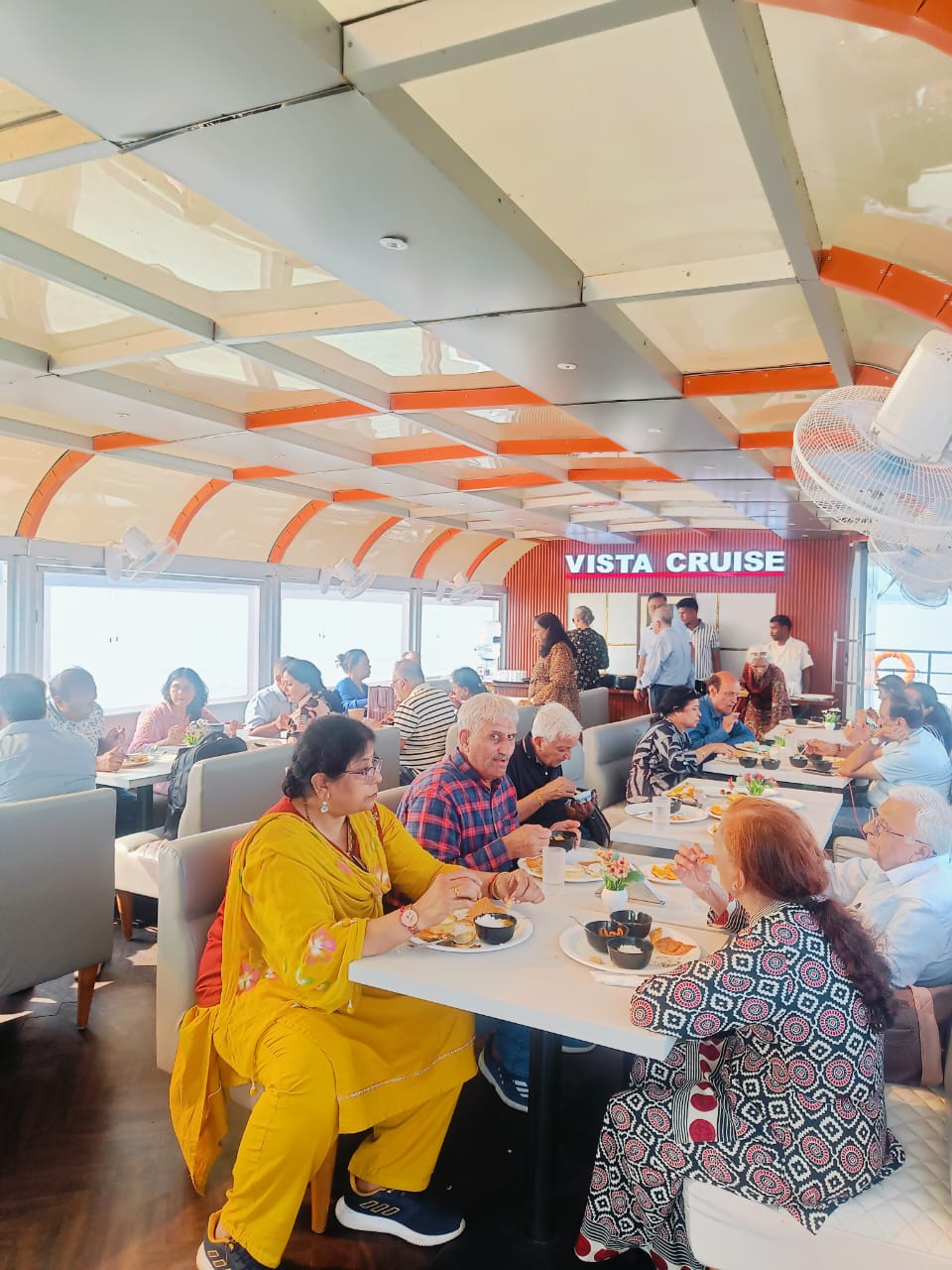 Lunch Cruise guest photo, 6 Oct 2026