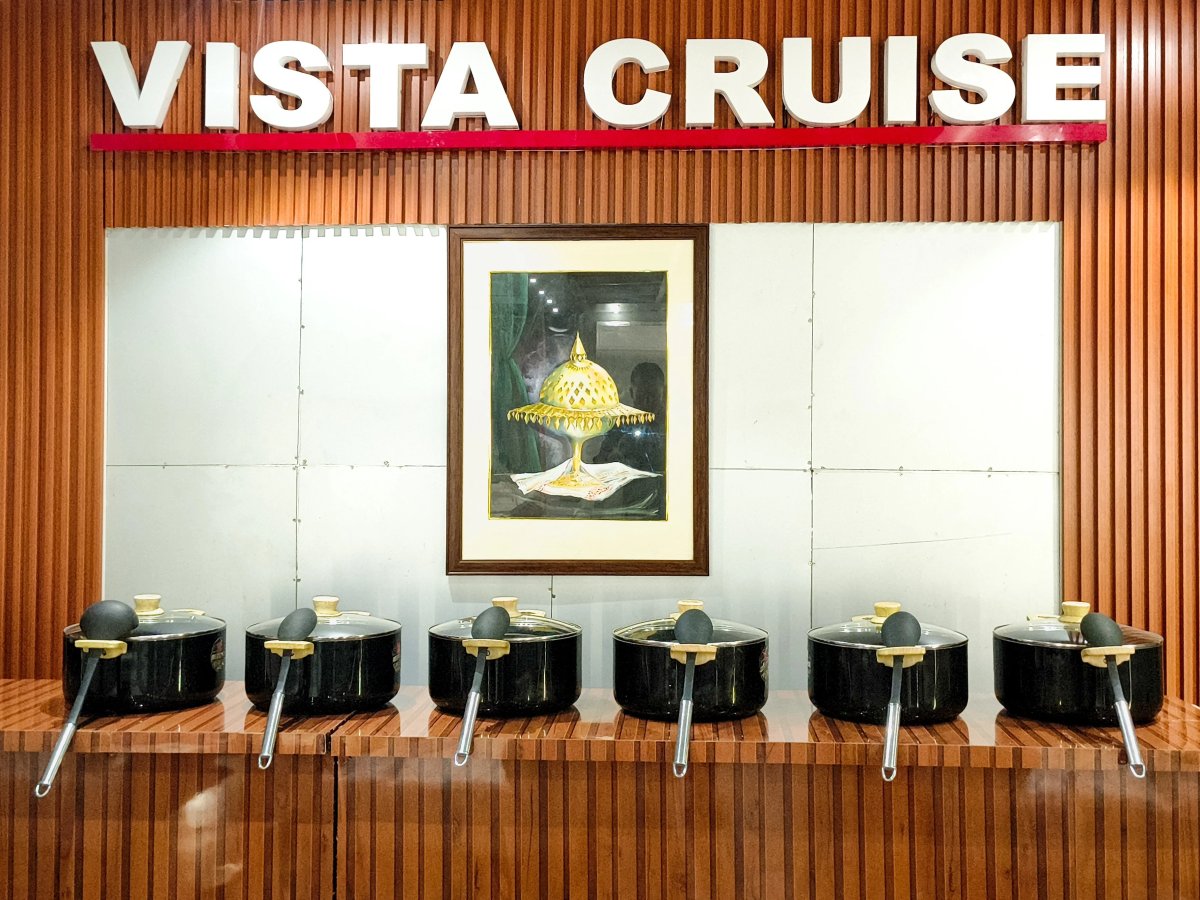 Guests enjoying the Lunch Cruise on the Vista Cruise deck